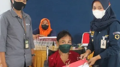 KPM PKH murni, KPM BPNT murni, KPM PKH+BPNT, secara bertahap menerima pencairan bansos melalui KKS ATM Merah Putih Bank Himbara dan BSI.