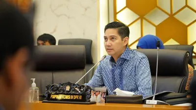 Budisatrio Djiwandono, Keponakan Prabowo yang Disiapkan Maju Pilgub DKI 2024 Duet dengan Kaesang.