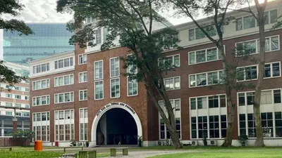 Gedung dan sederet fasilitas kampus di UPH yang dianggap sebagai kampus elite di Jakarta.