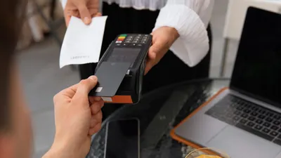 Illustrasi. Kelebihan Fitur Contactless BCA