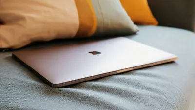 Illustrasi. Perbandingan Fitur MacBook Air 13 2022 vs 2024
