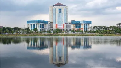 Untuk Seleksi Mandiri jalur TMUBK (Tes Masuk UNESA Berbasis Komputer) Gelombang II sudah ditutup tanggal 23 Juli 2024.