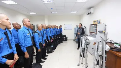 Calon taruna-taruni di kantor BMKG. STMKG