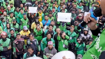 Ribuan Pengemudi Ojek Online Demo