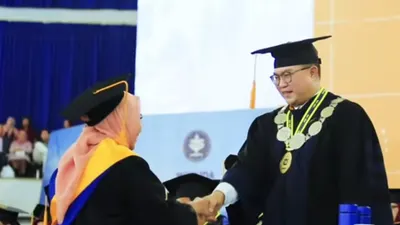 Selain peluang karir yang sesuai bidang, pertimbangan lain dalam menentukan perguruan tinggi adalah kecepatan mendapat pekerjaan.