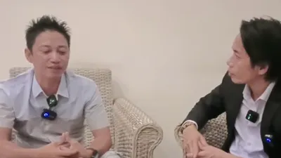 Koko (kiri) demonstran tuntut terpidana kasus Vina-Eky dihukum mati bersama Toni RM