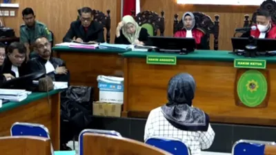 Saat memberi kesaksian terkait sidang PK enam terpidana perkara Vina-Eky, Titin Prialianti menyebut nama Iptu Rudiana.
