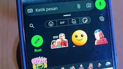 Fitur sticker dalam percakapan aplikasi WhatsApp selain untuk menggambarkan suasana hati atau emosi, juga tidak jarang menjadi media untuk berguyon.