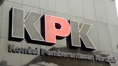 Pakar Hukum dan Pegiat Anti Korupsi, Hardjuno Wiwoho menegaskan bahwa KPK harus lebih serius untuk menangani kasus ini.