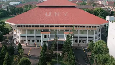 Baru-baru ini viral video kontroversi unjuk rasa mahasiswa UNY atau Universitas Negeri Yogyakarta. Begini situasi sebenarnya.