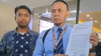Advokat Herwanto Menyerahkan Bukti ke Mabes Polri