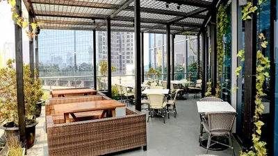 4 Tempat Makan Enak Hidden Gem di Jakarta, Ada yang Punya Menu Lele Keju!
