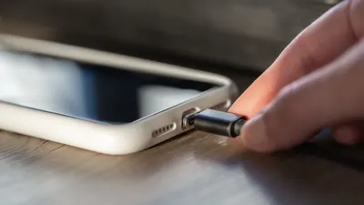 Ilustrasi. Samsung telah melengkapi ponselnya dengan menu Protect Battery agar kesehatan baterai HP lebih terjaga.