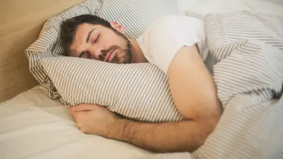 Posisi tidur ada yang terlentang, miring, tengkurap, dan meringkuk. Masing-masing posisi tidur memiliki makna yang berbeda.