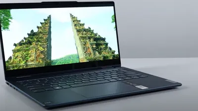 Lenovo Yoga 7i 2 in 1 Generasi 9 sangat multifungsi dan cocok untuk pekerja kreatif yang bisa bekerja di kantor atau di rumah. 
