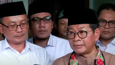 Pramono Anung dan Rano Karno, calon gubernur dan calon wakil gubernur Pilgub Jakarta 2024, mengunjungi Ketua Forum Betawi Rempug.