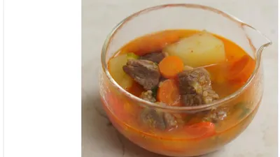 Resep sop sapi pedas ala Chef Devy Anastasia.