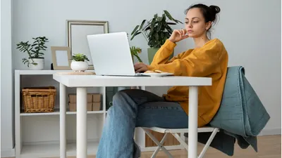 6 Ide Pekerjaan Online untuk Kamu yang Introvert, Bisa Kerja dari Rumah!