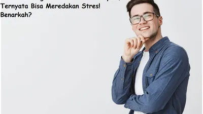 Tersenyum itu baik. Selain menggembirakan hati orang lain, juga memiliki banyak manfaat.