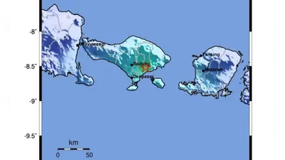 Meski diinformasikan tidak berpotensi menimbulkan tsunami, banyak masyarakat yang panik dan mengaitkan gempa tersebut dengan megathrust.