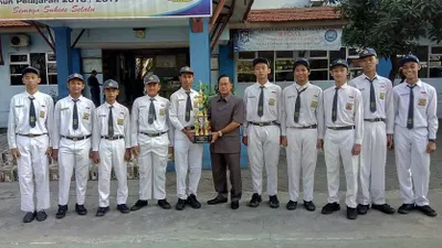 SMP terbaik di kota Surabaya kali ini berdasarkan rata-rata Indeks Integritas Ujian Nasional (IIUN) yang dirilis oleh pihak Kemedikbud.