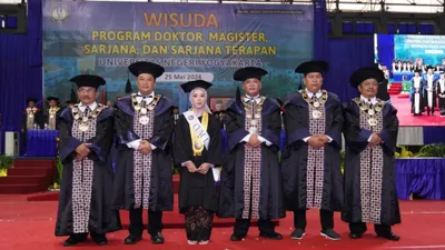 Universitas Negeri Yogyakarta menggelar Upacara Wisuda Periode IV Tahun Akademik 2023/2024.