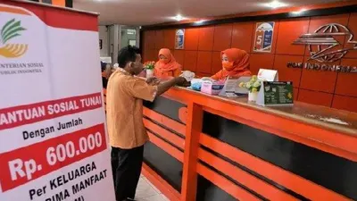 Keluarga Penerima Manfaat akan mendapatkan rezeki melimpah jelang hari kemerdekaan Indonesia karena banyak bansos yang dicairkan.