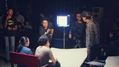 Hobi Nonton Film? Ini 5 Jurusan Kuliah yang Cocok untuk Kamu