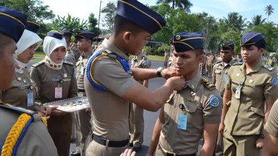Salah satu jenis institusi pendidikan tinggi yang menjadi pilihan banyak orang adalah sekolah kedinasan.