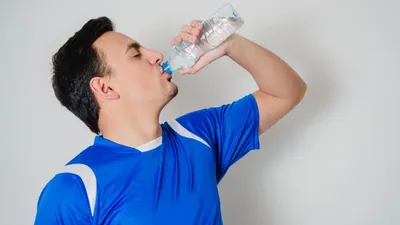 Berikut ini efek akibat kurang minum air dan mengapa penting untuk menjaga tubuh kita tetap terhidrasi dengan baik.