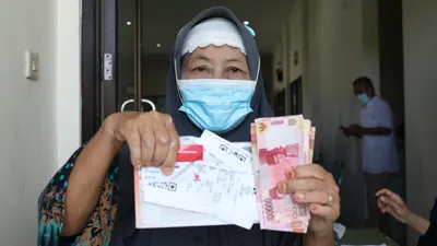 Memasuki minggu ketiga bulan Juli 2024, dikabarkan masih ada bansos yang positif masih dicairkan hingga Senin, 22 Juli 2024.