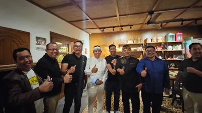 KDM memperkenalkan Ahmad Hidayat kepada khalayak yang hadir sebagai kandidat Cawagub Jabar dari Partai Golkar.