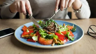 Salah satu dari ide usaha yang tidak kenal zaman yaitu jual makanan