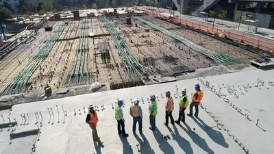 Teknik sipil dan arsitektur ternyata memiliki perbedaan signifikan dalam hal fokus, pekerjaan, dan pemahaman dasar.