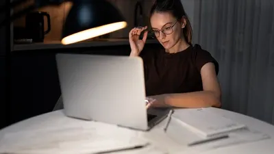 Ilustrasi menjalankan tips belajar malam hari