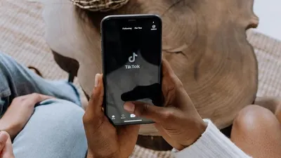 Ilustrasi aplikasi di handphone yang ternyata menguras banyak paket data.