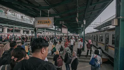 Ilustrasi. Data BPS menunjukkan penurunan tingkat pengangguran dan tren jam kerja di Jakarta per Februari 2024 yang patut diperhatikan.