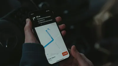 Menggunakan GPS yang akurat adalah kebutuhan penting bagi driver online untuk menjamin navigasi yang tepat dan efisien.