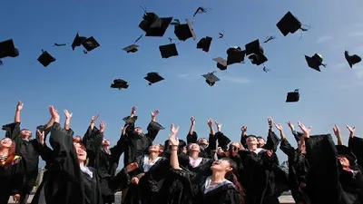 Daftar 10 jurusan kuliah tersulit ketika seleksi nasional namun lulusannya memiliki prospek kerja yang cerah. 