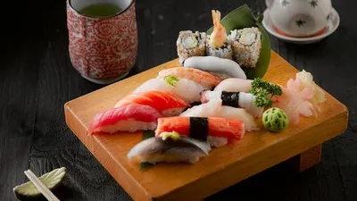 Ilustrasi tempat makan sushi terenak di Jakarta.
