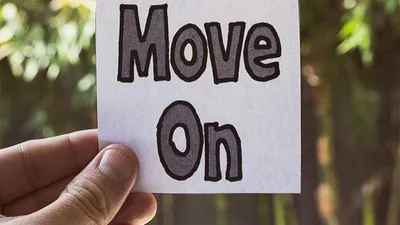 Terperangkap Masa Lalu dan Ingin Move On? Ikuti 5 Tahap untuk Move On Ini Agar Kamu Jadi Lebih Baik!