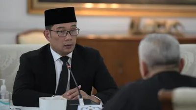 Ridwan Kamil bahkan menyebutkan akan menjanjikan menaikkan insentif para penggerak PKK dan Posyandu yang mendukungnya.