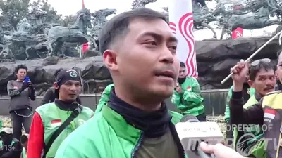 Demo Ojek Online Besar-Besaran di Patung Kuda