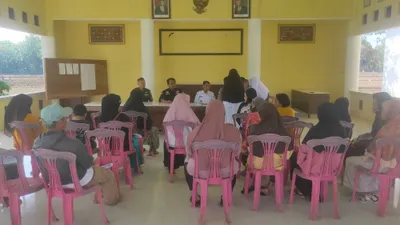 Diinformasikan bahwa Presiden Jokowi menginstruksikan untuk sejumlah bantuan sosial yang dipercepat pencairannya mulai besok.