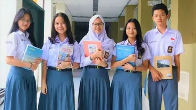 Ilustrasi Siswa dan Siswi SMA