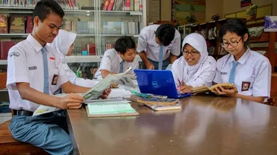 Jalur zonasi menjadi salah satu jalur yang banyak diminati oleh para calon siswa di Kota Tangerang dan Tangerang Selatan (Tangsel).