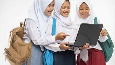 Ilustrasi lulusan SMP mencari tahu SMA terbaik di Sukabumi Jawa Barat