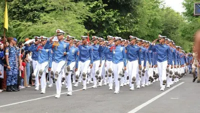 Sekolah kedinasan (sekdin).