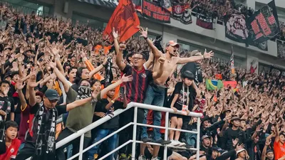Jakmania, baru-baru ini ramai-ramai memberikan kritik terhadap desain ucapan selamat Hari Olahraga Nasional dari Persija.