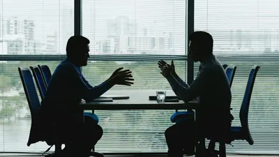 Kepribadian seseorang bisa dilihat dari berbagai hal. Salah satunya adalah melalui cara bicara seseorang yang tentu berbeda-beda. 